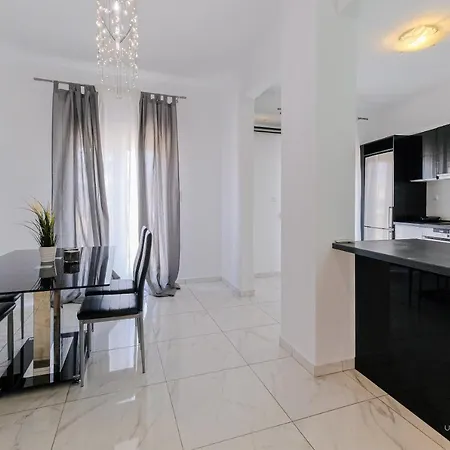 Lejlighed Pearl City Center Apartment, Vesta Philoxenia *
